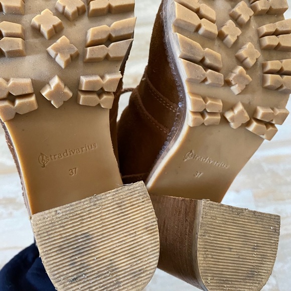 Brown lace up boots - Picture 2 of 3